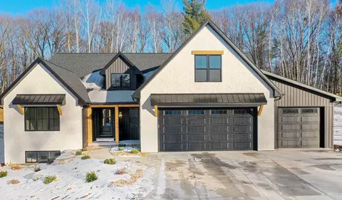 4194 Blackberry Ridge Dr, Oneida, WI 54155