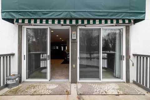 1001 S Oneida St #2F, Appleton, WI 54915 photo 2