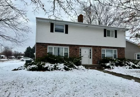 916 N Fernmeadow Dr, Appleton, WI 54915