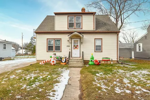 1021 N Baird St, Green Bay, WI 54302