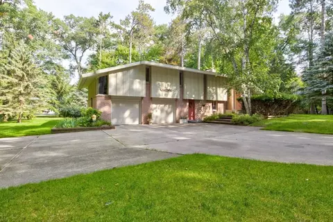 720 Sunset Dr, Marinette, WI 54143