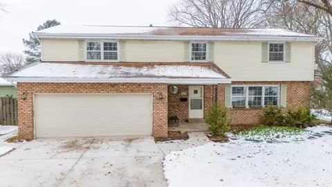 1517 S Riverdale Dr, Appleton, WI 54914