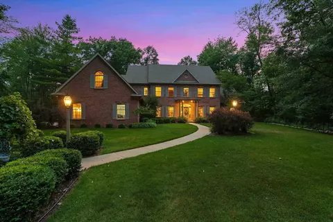 2537 Wyndrush Dr, Suamico, WI 54173