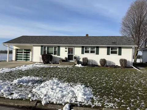 215 S 6th St, Reedsville, WI 54230