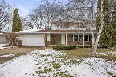 809 N Fernmeadow Dr, Appleton, WI 54915