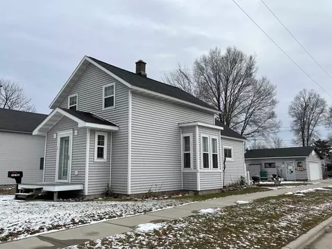 639 Water St, Marinette, WI 54143