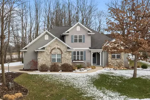1827 Deer Crossing Ct, Neenah, WI 54956