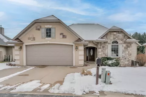 1355 N Lake Ct, Appleton, WI 54913 photo 2