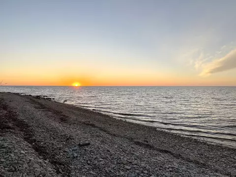 2735 Bay Rd, Brussels, WI 54204