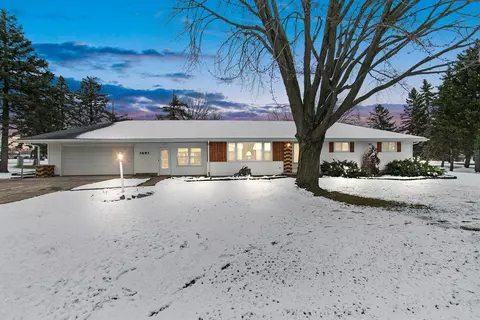 1491 Home Ave, Menasha, WI 54952
