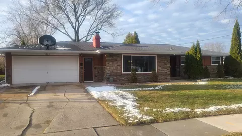 1700 Chateau Dr, Green Bay, WI 54304
