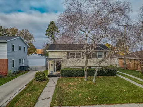 3204 S 11th Pl, Sheboygan, WI 53081
