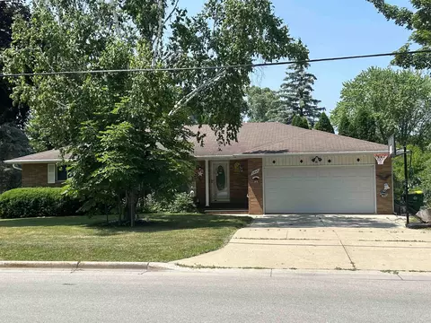 2845 St Anthony Dr, Green Bay, WI 54311