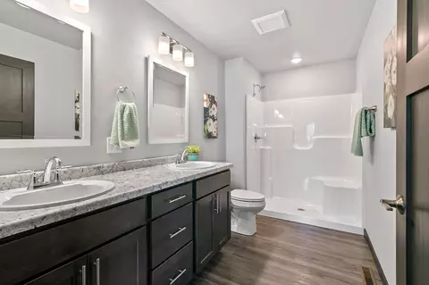 Bath - 136 Golf Course Dr, Wrightstown, WI 54180 photo 1 of 3
