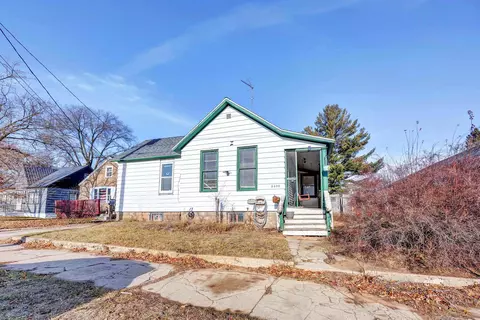 2430 Carney Ave, Marinette, WI 54143