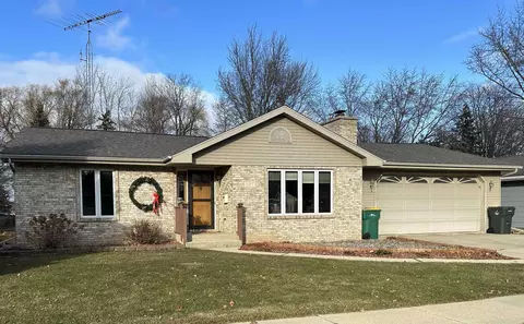 587 W Division St, Fond Du Lac, WI 54935