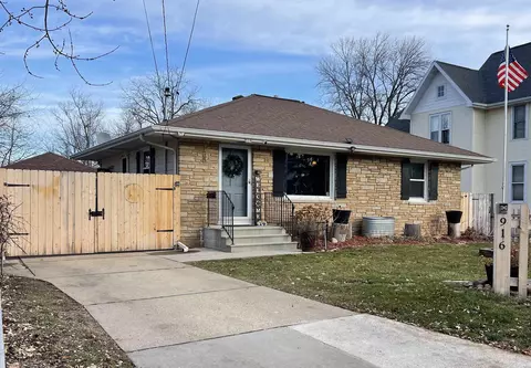 916 W New York Ave, Oshkosh, WI 54901
