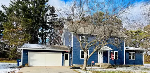 n3827 River Drive, Waupaca, WI 54981