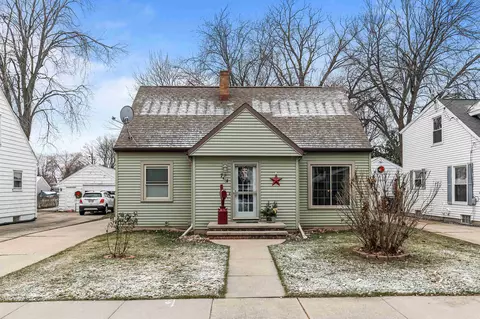 744 State St, Menasha, WI 54952