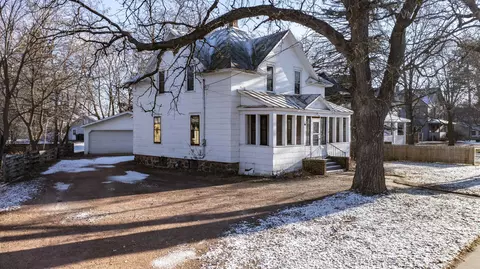 705 School St, Waupaca, WI 54981