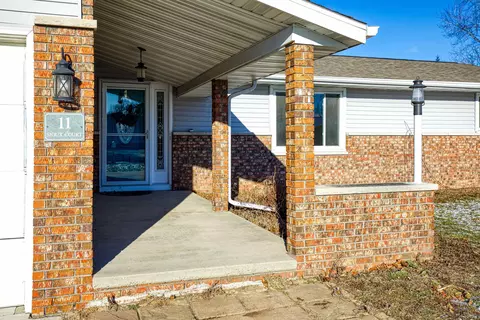 11 Sioux Ct, Appleton, WI 54911 photo 2