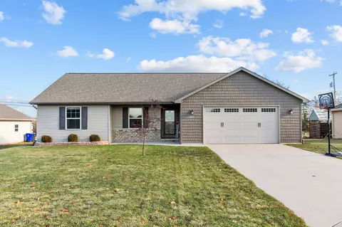 2080 Fenway Ct, Kaukauna, WI 54130