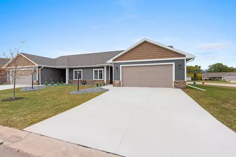 3841 Shore Crest Ln #12, Green Bay, WI 54311