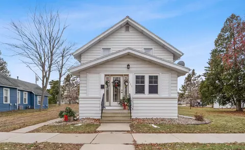 523 W 6th St, Kaukauna, WI 54130