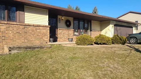 2262 Hilltop Dr, Green Bay, WI 54313