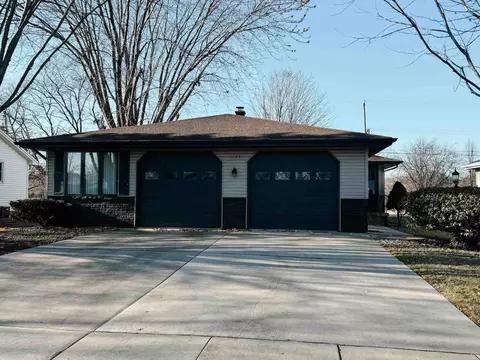1129 N Locust St, Green Bay, WI 54303