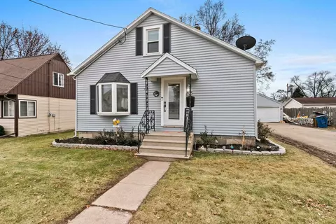 805 9th St, Menasha, WI 54952
