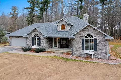 320 River Pine Dr, Shawano, WI 54166