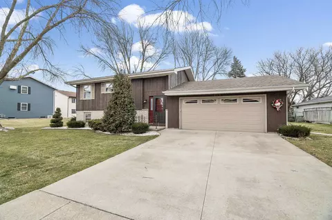 830 Portside Ct, Oshkosh, WI 54901