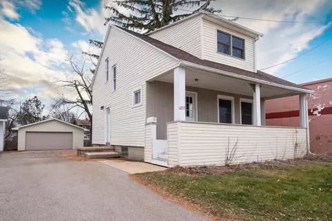 1033 W Wisconsin Ave, Appleton, WI 54914