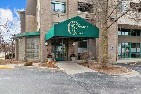 400 N Richmond St #501, Appleton, WI 54911