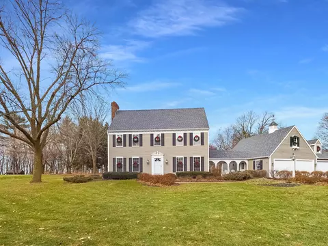 21 Crestview Dr, Hortonville, WI 54944