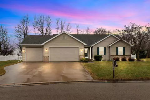 2285 Birch Haven Ct, Neenah, WI 54956