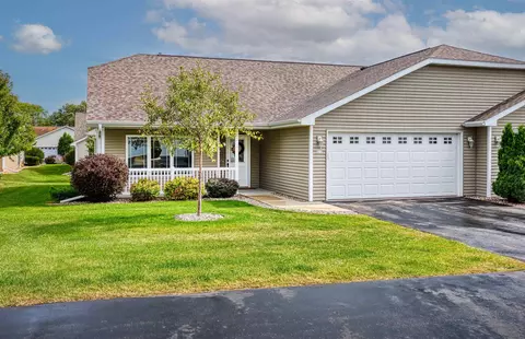 312 Wyldewood Dr, Oshkosh, WI 54904