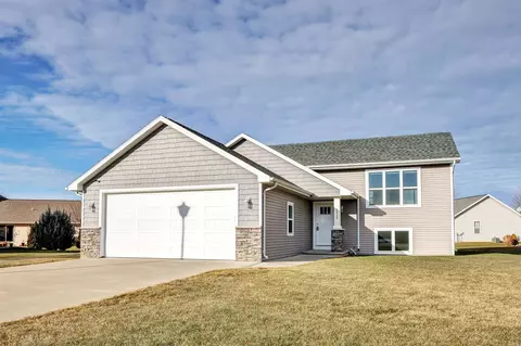 2038 Chloe Ct, Menasha, WI 54952