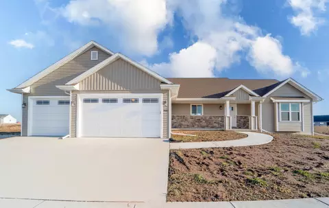 5680 N Yosemite Ln, Appleton, WI 54913