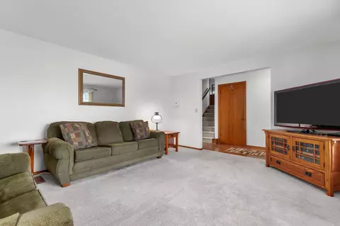 41 Regal Ter, Appleton, WI 54915 photo 2