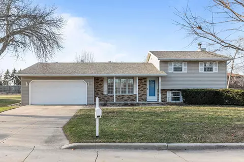 41 Regal Ter, Appleton, WI 54915