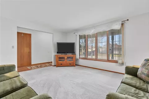 41 Regal Ter, Appleton, WI 54915 photo 3