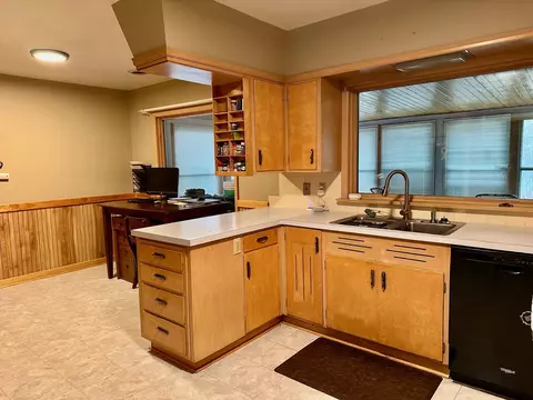 Kitchen - 111 E Lindbergh St, Appleton, WI 54911 photo 5 of 6