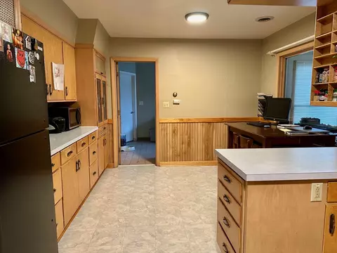 Kitchen - 111 E Lindbergh St, Appleton, WI 54911 photo 4 of 6