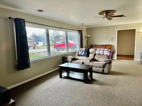 Living - 111 E Lindbergh St, Appleton, WI 54911 photo 2 of 5