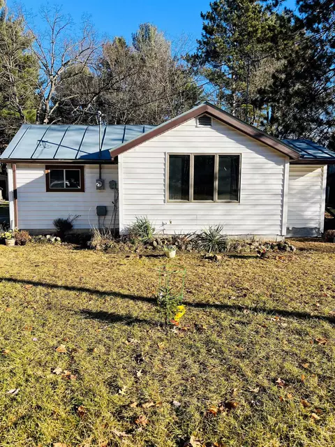 e1753 Amy Street, Waupaca, WI 54981