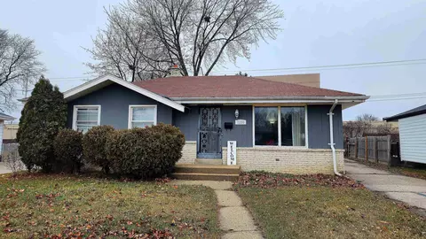 7230 W Cody Cir, Milwaukee, WI 53223