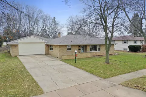 2412 S Greenview St, Appleton, WI 54915