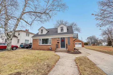 1483 Harvey St, Green Bay, WI 54302